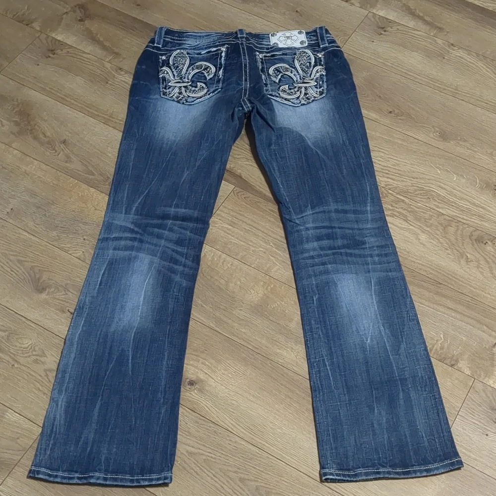 Miss Me Embellished Fleur Bootcut Dark Washed Jeans Size 32 - Picture 3 of 14